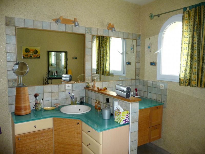 Maison 5 chambres,164m²,  à pied du bourg de Canéjan. Garage et piscine